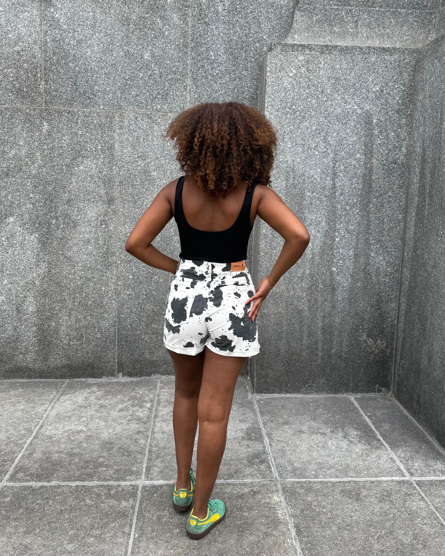Short cow - negro